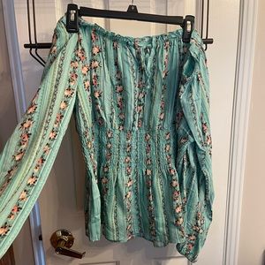 Long sleeve, off the shoulder top